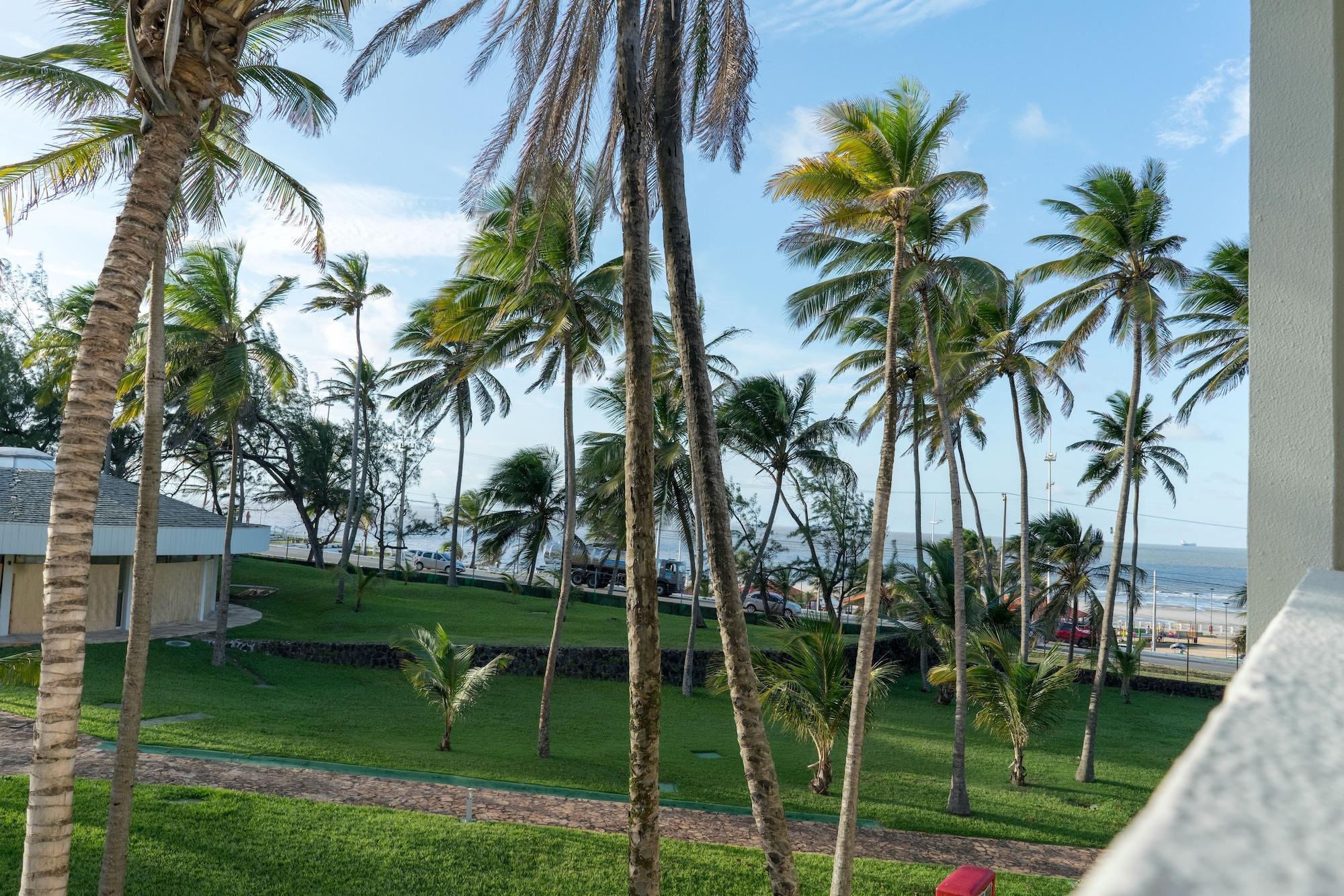 מלון Blue Tree Towers Sao Luis מראה חיצוני תמונה View of the beach from the hotel